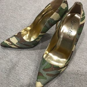 Camo Glitter Pumps